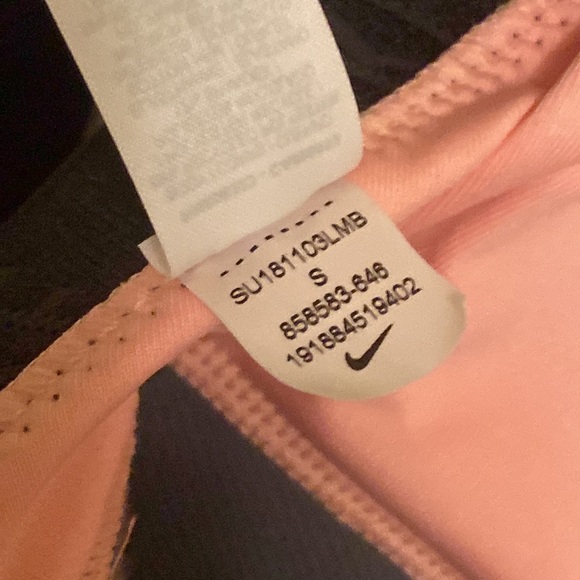 Coral Nike Women's fashion sports bra, worn/washed only once, removable padding - Picture 5 of 7